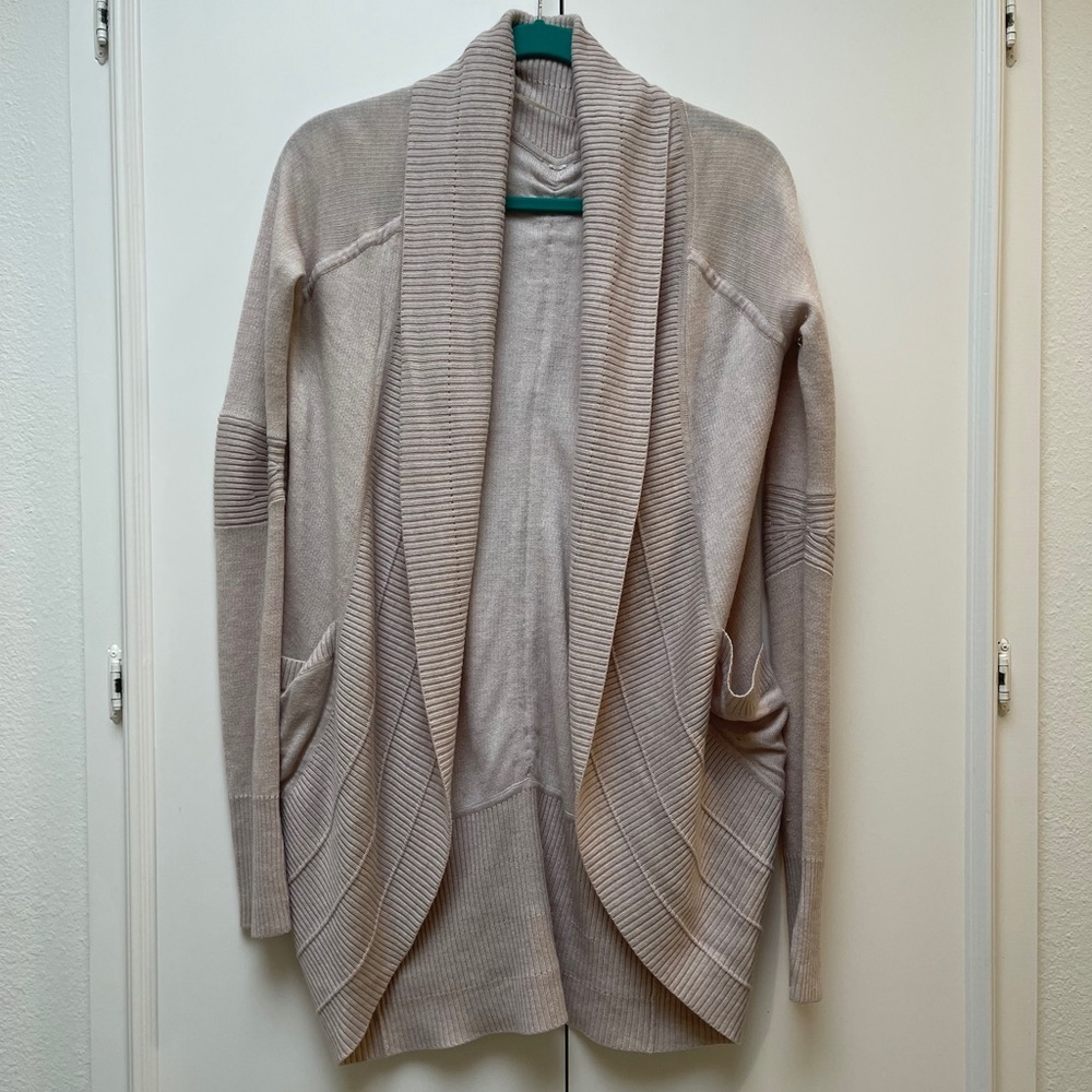 Like new cashmere blend lululemon sweater, sz 2/4